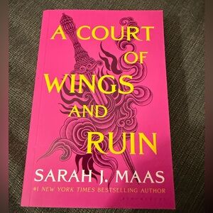 A Court of Wings and Ruin ACOTAR Book